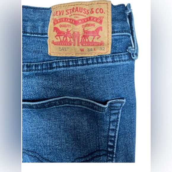 Levi’s 541 Jeans - Picture 3 of 3